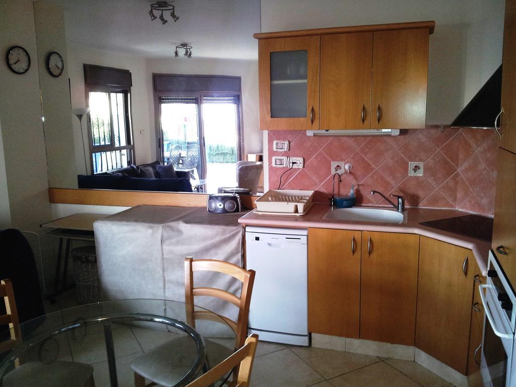 Holiday Apartments Ейлат Стая снимка